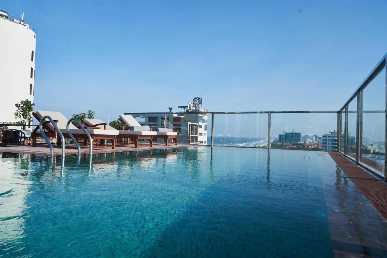 होटल Sofiana My Khe & Spa- Rooftop Pool Bar Da Nang